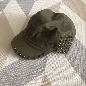 Hunter green hat with studs!